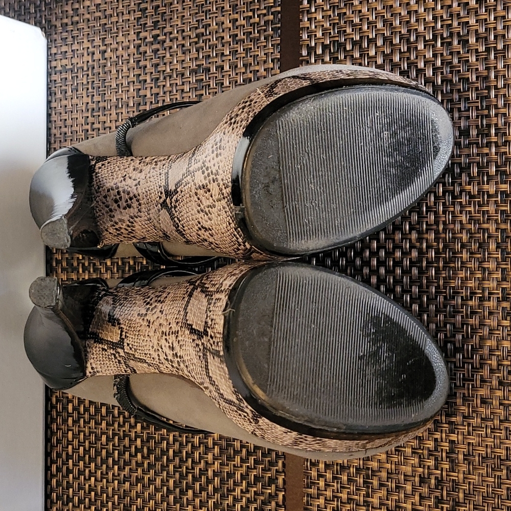 Shoes - Picture 4 of 5